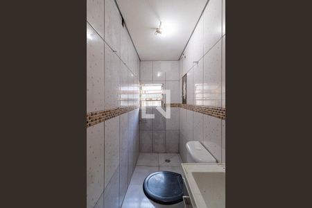Banheiro de casa para alugar com 1 quarto, 56m² em Vila Ré, São Paulo