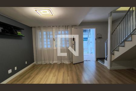 Sala de casa de condomínio para alugar com 3 quartos, 130m² em Recreio dos Bandeirantes, Rio de Janeiro