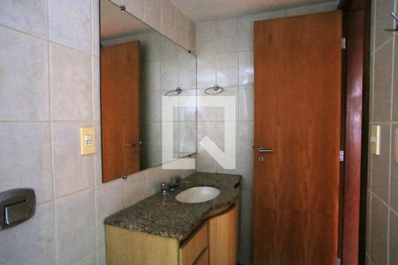 Banheiro de apartamento para alugar com 1 quarto, 49m² em Funcionários, Belo Horizonte