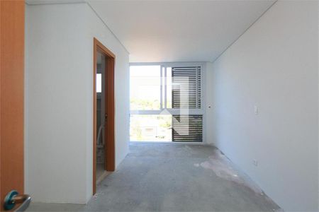 Casa à venda com 4 quartos, 328m² em Jardim Petropolis, São Paulo