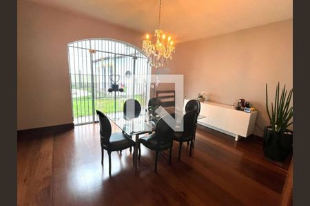 Casa à venda com 4 quartos, 450m² em Chácara Monte Alegre, São Paulo