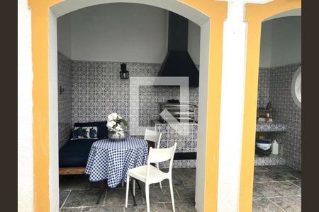 Casa à venda com 4 quartos, 450m² em Chácara Monte Alegre, São Paulo