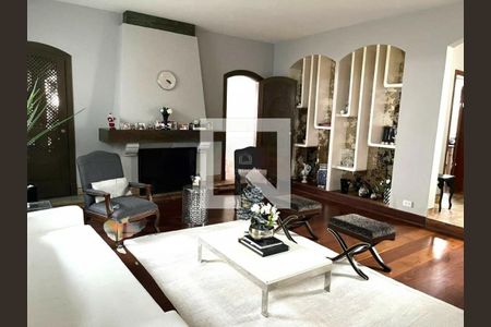 Casa à venda com 4 quartos, 450m² em Chácara Monte Alegre, São Paulo