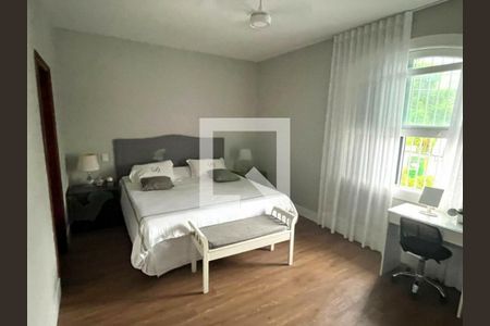 Casa à venda com 4 quartos, 450m² em Chácara Monte Alegre, São Paulo