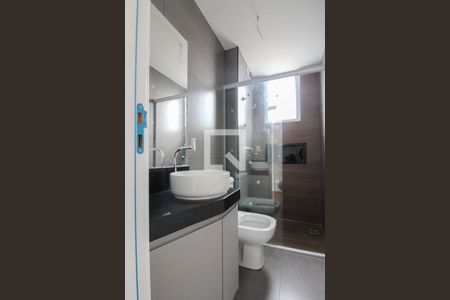 Banheiro da Suíte de apartamento para alugar com 3 quartos, 110m² em Santa Rosa, Belo Horizonte