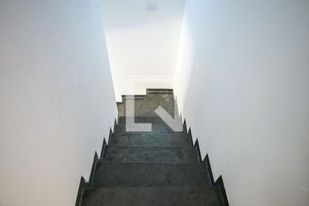 Escada de casa para alugar com 2 quartos, 70m² em Jardim Bom Tempo, Taboão da Serra