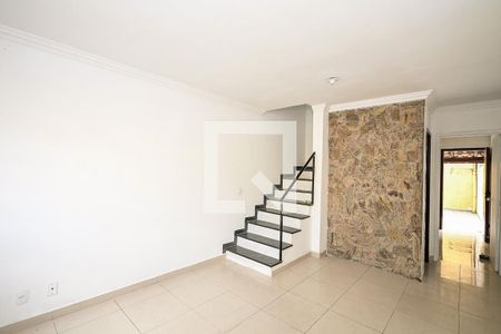 Sala de casa para alugar com 2 quartos, 70m² em Jardim Bom Tempo, Taboão da Serra