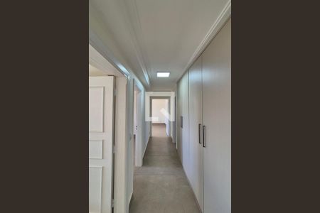 Corredor de apartamento para alugar com 3 quartos, 206m² em Cambuí, Campinas