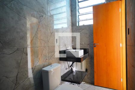 Banheiro Social de casa para alugar com 2 quartos, 70m² em Cristal, Porto Alegre