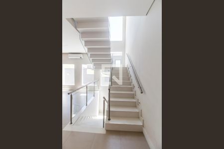 Escada de apartamento para alugar com 4 quartos, 385m² em Residencial Onze (alphaville), Barueri