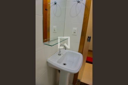 Banheiro - Detalhes de kitnet/studio para alugar com 1 quarto, 30m² em João Pinheiro, Belo Horizonte