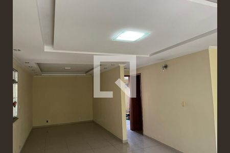 Sala de casa para alugar com 5 quartos, 200m² em Padre Miguel, Rio de Janeiro