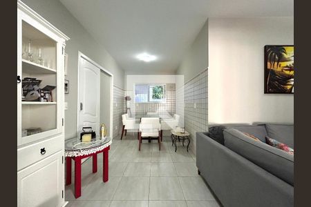 Sala  de casa para alugar com 3 quartos, 120m² em Campeche Leste, Florianópolis