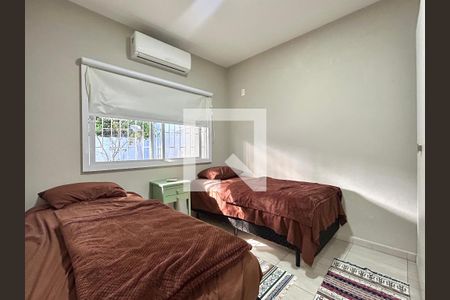 Quarto 2 de casa para alugar com 3 quartos, 120m² em Campeche Leste, Florianópolis