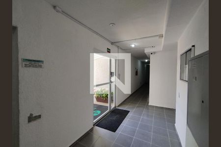 Hall de entrada de apartamento para alugar com 2 quartos, 40m² em Parque Bristol, São Paulo