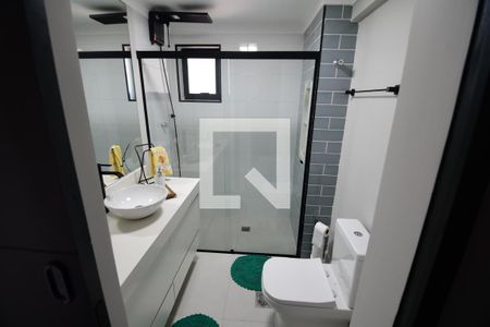 Banheiro de apartamento para alugar com 1 quarto, 50m² em Cambuí, Campinas