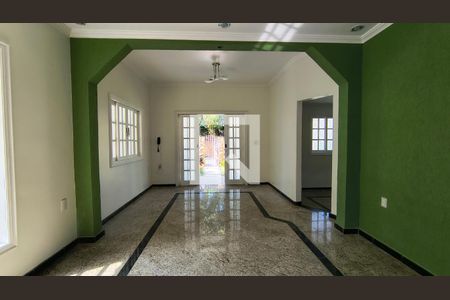 Sala de casa de condomínio para alugar com 4 quartos, 228m² em Vargem Pequena, Rio de Janeiro