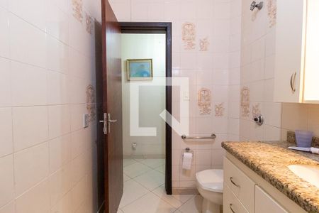 Banheiro Social de casa para alugar com 3 quartos, 268m² em Capão Raso, Curitiba