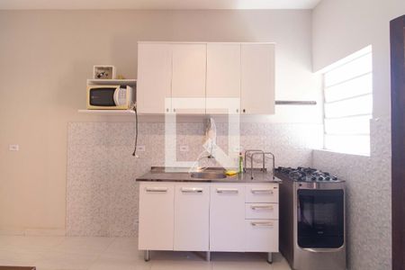 Sala e cozinha de casa para alugar com 2 quartos, 80m² em Jardim da Gloria, São Paulo