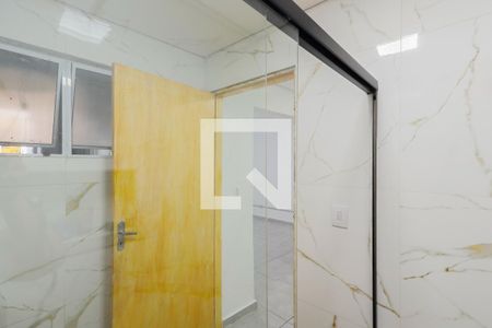 Banheiro de casa para alugar com 1 quarto, 50m² em Vila Nova Galvão, São Paulo