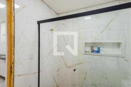 Banheiro de casa para alugar com 1 quarto, 50m² em Vila Nova Galvão, São Paulo