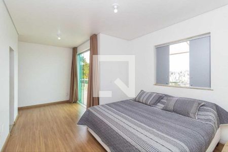 Casa à venda com 4 quartos, 325m² em Estoril, Belo Horizonte