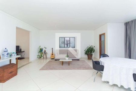 Casa à venda com 4 quartos, 325m² em Estoril, Belo Horizonte