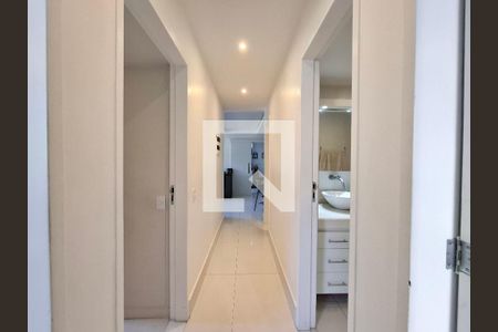 Corredor de apartamento à venda com 3 quartos, 90m² em Laranjeiras, Rio de Janeiro