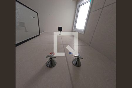 Banheiro de apartamento para alugar com 2 quartos, 43m² em Irajá, Rio de Janeiro