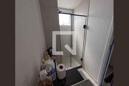 Banheiro de apartamento para alugar com 2 quartos, 43m² em Irajá, Rio de Janeiro