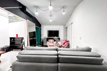 Casa para alugar com 4 quartos, 196m² em Chácara Flora, São Paulo
