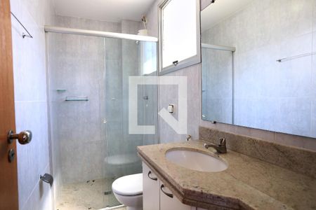 Banheiro da Suíte de apartamento para alugar com 3 quartos, 80m² em Santa Efigênia, Belo Horizonte