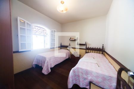 quarto 2 de casa de condomínio à venda com 3 quartos, 200m² em Retiro do Chalé, Brumadinho