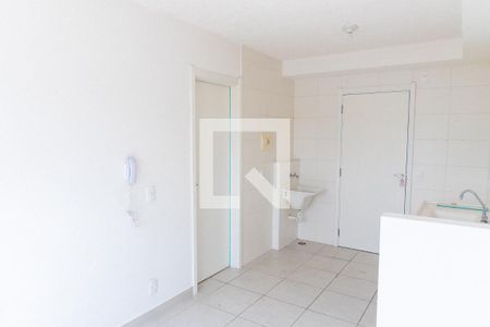 Sala/Cozinha de apartamento para alugar com 1 quarto, 29m² em Jardim Itacolomi, São Paulo