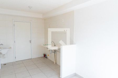 Sala/Cozinha de apartamento para alugar com 1 quarto, 29m² em Jardim Itacolomi, São Paulo