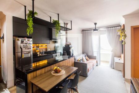 Sala  de apartamento à venda com 2 quartos, 60m² em Jardim Tupanci, Barueri