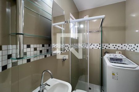 Banheiro de kitnet/studio para alugar com 1 quarto, 28m² em Liberdade, São Paulo