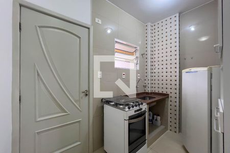 Cozinha de kitnet/studio para alugar com 1 quarto, 28m² em Liberdade, São Paulo