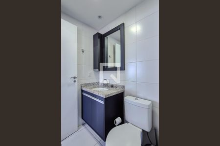 Banheiro de kitnet/studio para alugar com 1 quarto, 45m² em Várzea da Barra Funda, São Paulo