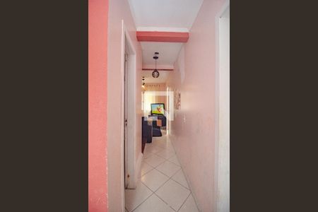 Corredor de casa de condomínio para alugar com 3 quartos, 99m² em Guarujá, Porto Alegre