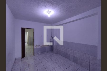 Quarto de casa à venda com 16 quartos, 300m² em Vila Liviero, São Paulo