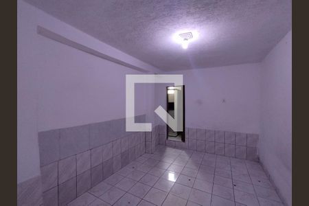 Quarto de casa à venda com 16 quartos, 300m² em Vila Liviero, São Paulo