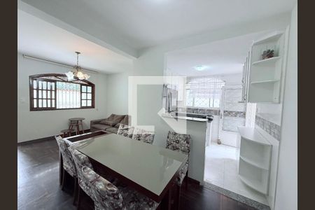 Casa à venda com 3 quartos, 210m² em Castelo, Belo Horizonte