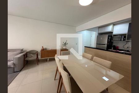 Sala de apartamento para alugar com 3 quartos, 88m² em Jardim Tupanci, Barueri