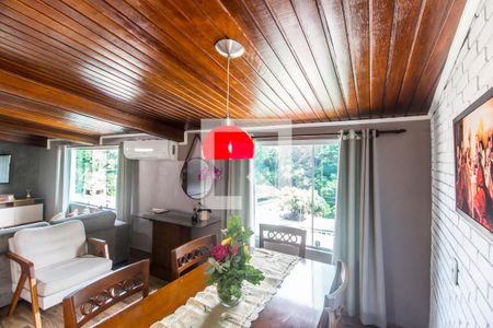 Sala  de casa à venda com 3 quartos, 240m² em Vila Pouso Alegre, Barueri