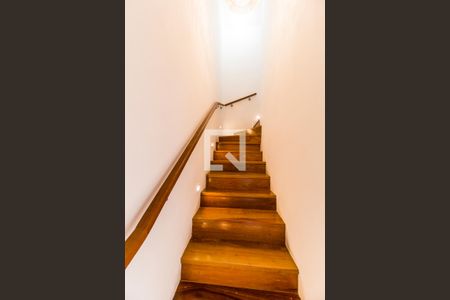 Escada de casa de condomínio à venda com 3 quartos, 152m² em Residencial Onze (alphaville), Santana de Parnaíba