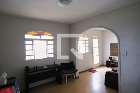 Sala de casa para alugar com 5 quartos, 120m² em Boa Vista, Belo Horizonte