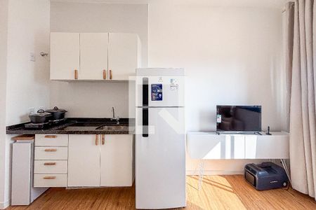 Cozinha de apartamento para alugar com 1 quarto, 24m² em Pinheiros, São Paulo