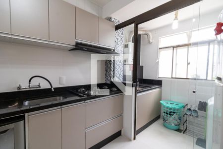 Cozinha e Área de Serviço de apartamento à venda com 2 quartos, 62m² em Cavalhada, Porto Alegre
