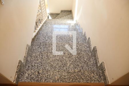 Escada de casa para alugar com 3 quartos, 140m² em Vila Zelina, São Paulo